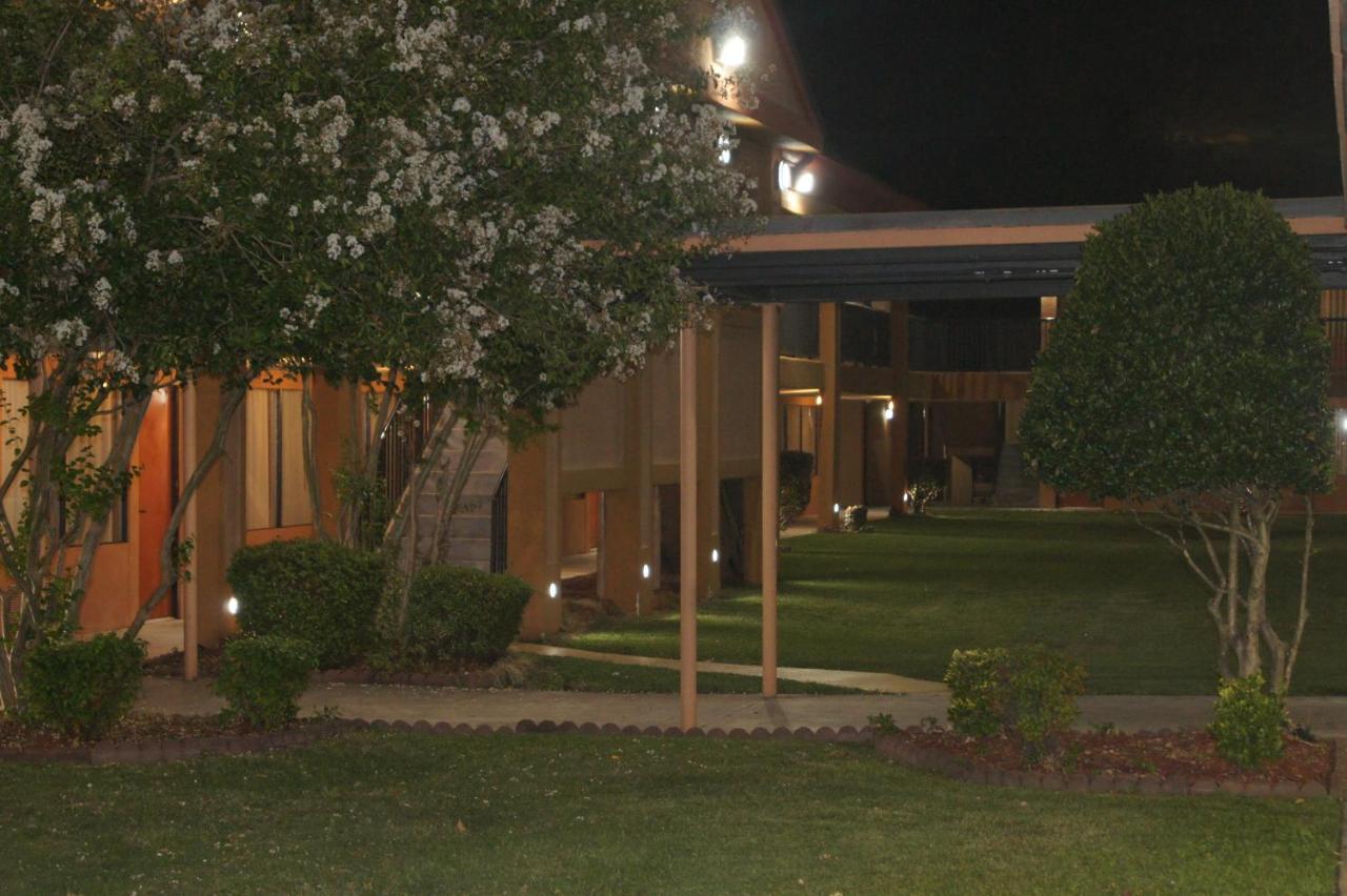 Days Inn By Wyndham Durham/Near Duke University Εξωτερικό φωτογραφία
