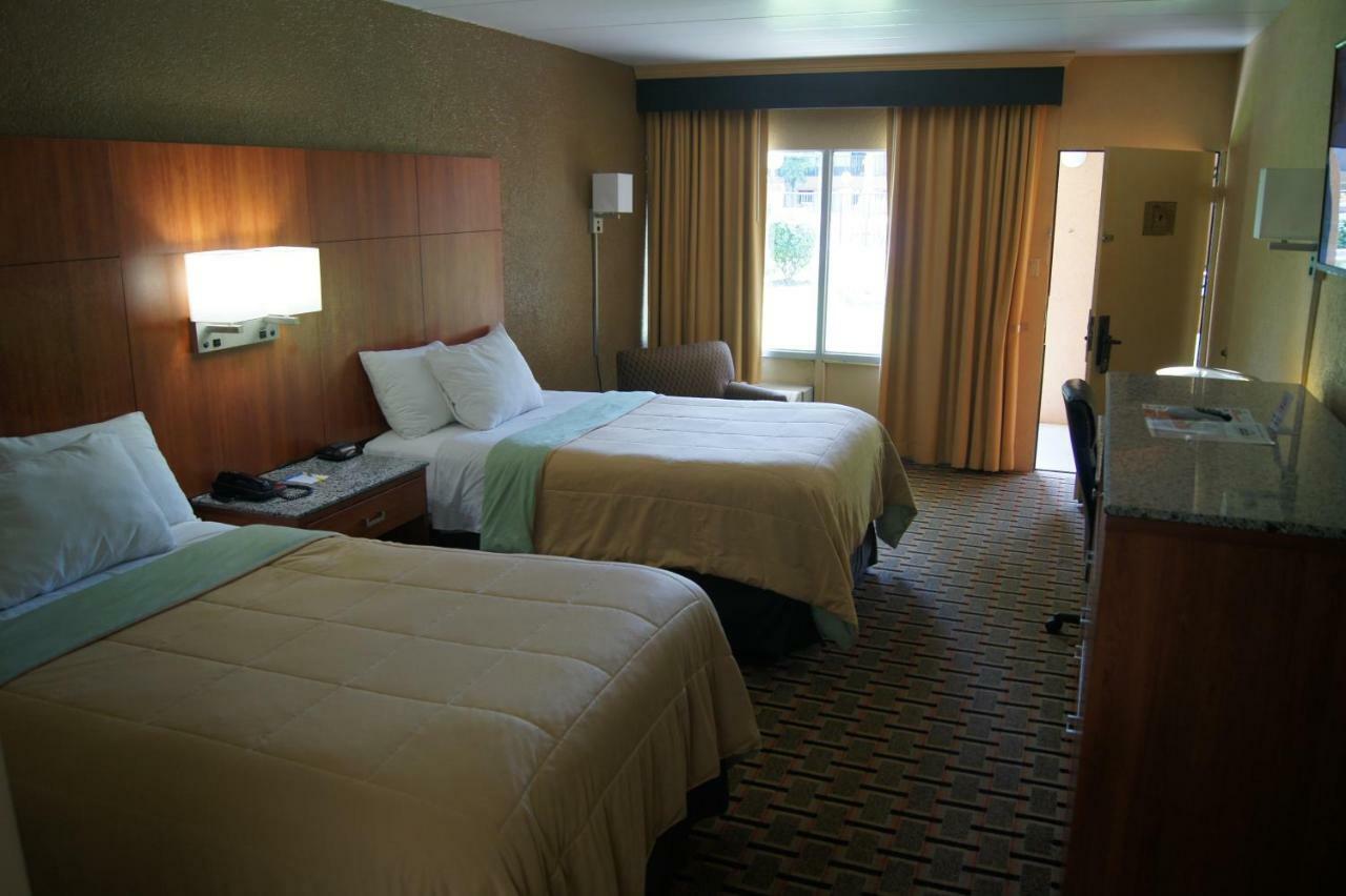 Days Inn By Wyndham Durham/Near Duke University Εξωτερικό φωτογραφία