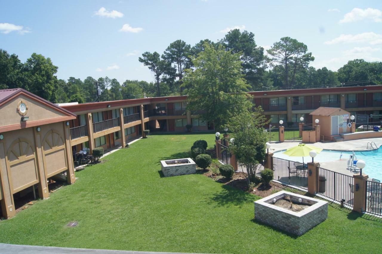 Days Inn By Wyndham Durham/Near Duke University Εξωτερικό φωτογραφία