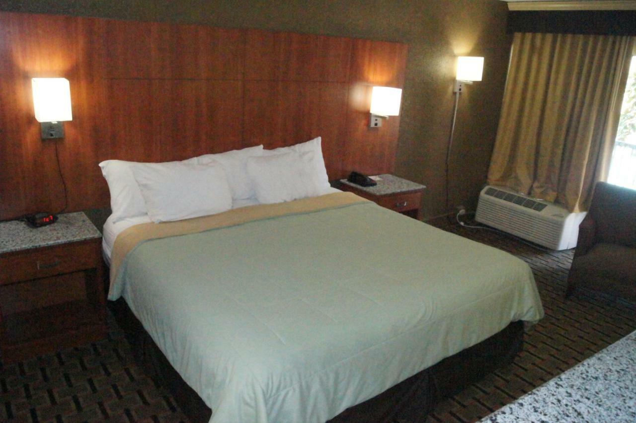 Days Inn By Wyndham Durham/Near Duke University Εξωτερικό φωτογραφία