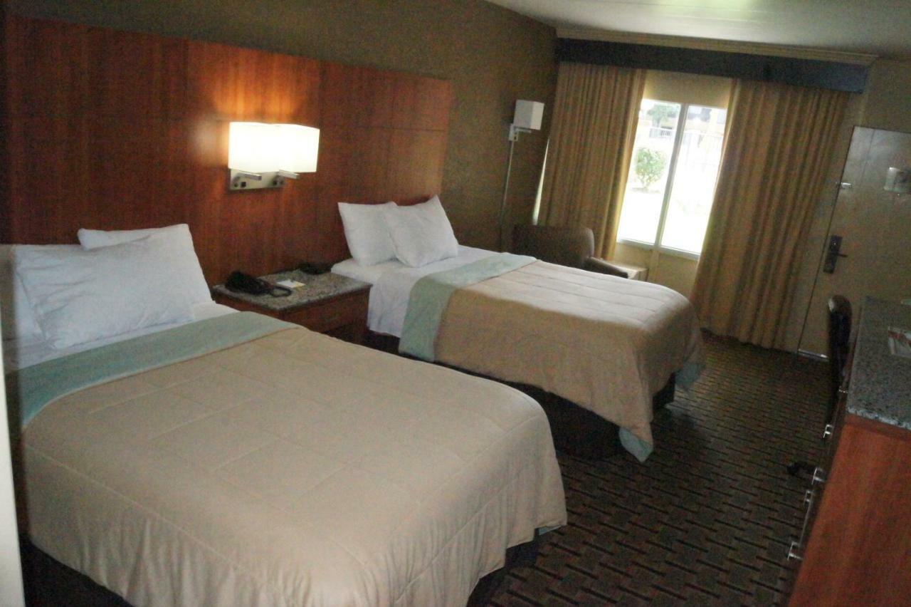 Days Inn By Wyndham Durham/Near Duke University Εξωτερικό φωτογραφία