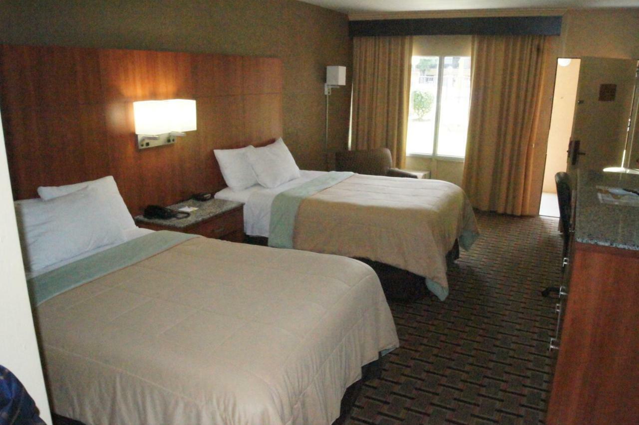 Days Inn By Wyndham Durham/Near Duke University Εξωτερικό φωτογραφία